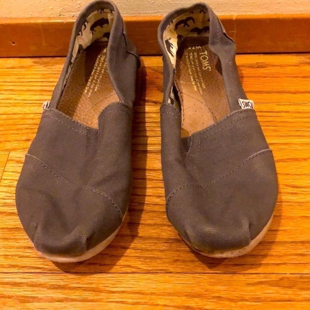 Toms  gray canvas shoe